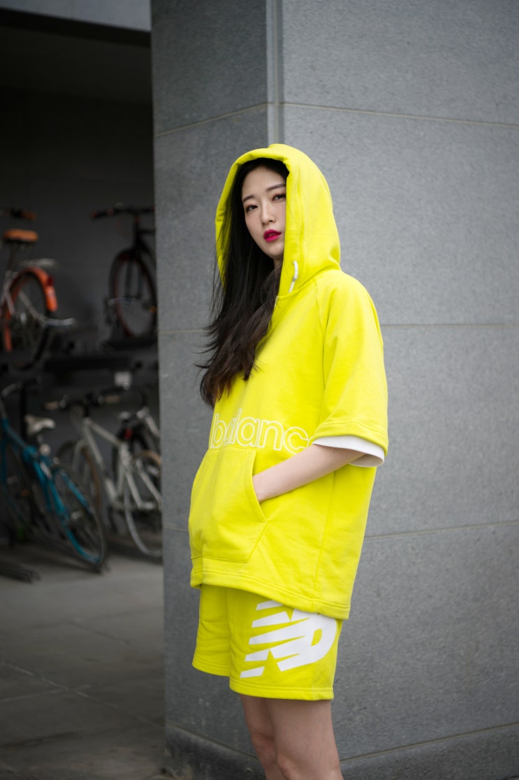 뉴발란스 스웻수트 아이유 후드티 커플티로 귀여워! : 네이버 블로그
