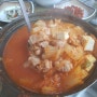 사곡동 샘천식당에서 한식 김치찌개 제육볶음 점심한끼