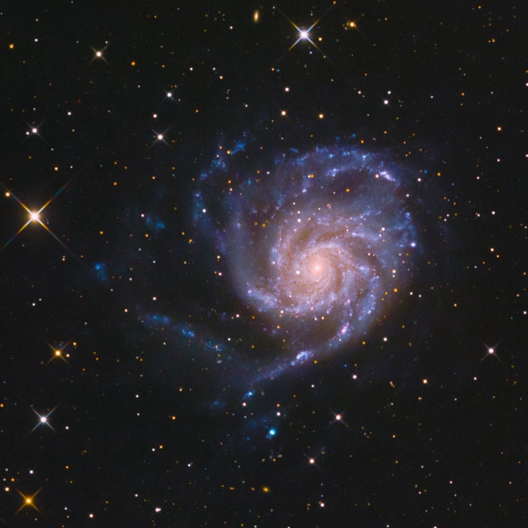 M101 (Pinwheel Galaxy) + NGC5474 : 네이버 블로그