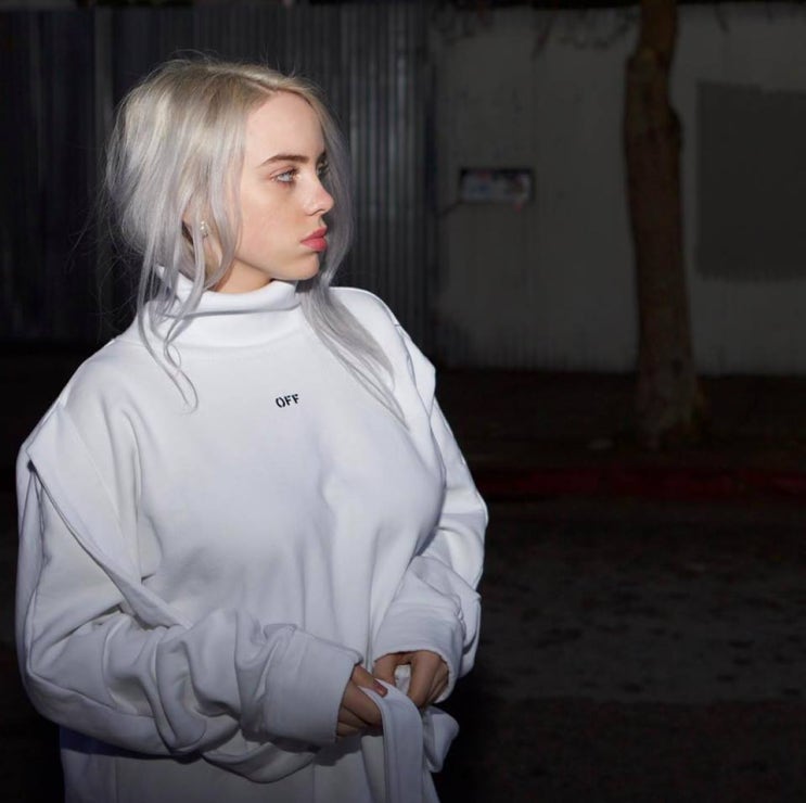 billie eilish ajko on feet