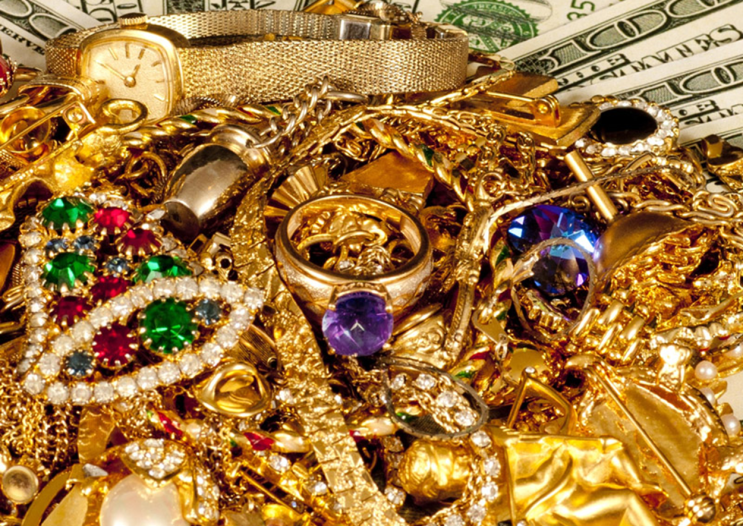 Много украшений. Золото богатство. Золото бриллианты богатство. Куча золотых украшений.
