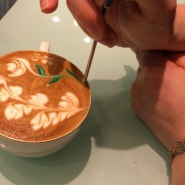 [커피 뉴스] 가정의 달 맞이 라떼아트