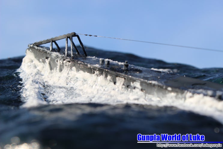 How to build a realistic ocean base for scale models with Gel Medium ...