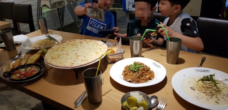 라라코스트 파주 운정점 놀이터식당