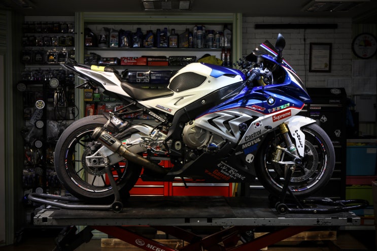 [브라더모터스] BMW S1000RR 스천알알 브리지스톤 하이그립 타이어 R10 오토바이 타이어 교환 : 네이버 블로그