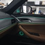 BMW 5시리즈 530i 바우어 앤 윌킨스 스피커 교체 작업, 앰비언트가 내장되어 있어 순정 앰비언트와 연동됩니다. 실내 퍼포먼스는 물론 음질 개선 효과로 최곱니다.