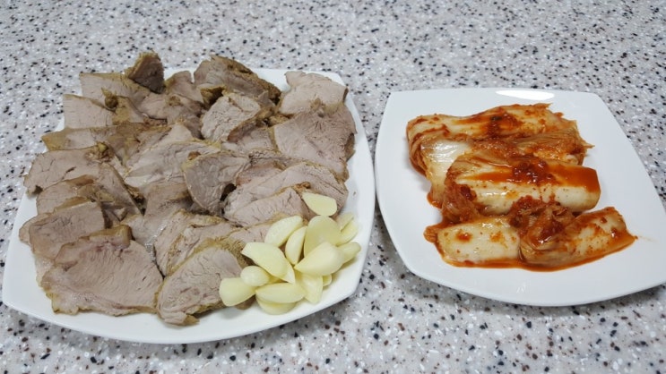 돼지고기 뒷사태살로 간단한 요리 보쌈했어요~
