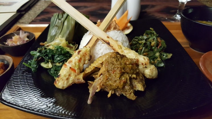 맛있게 먹은 발리 현지음식 꼬지구이~
