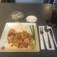 방콕 팟타이맛집-그레이하운드 카페(엠포리움 백화점)