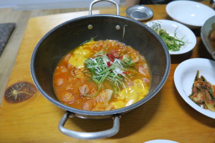 수요미식회 백종원의3대천왕 부대찌개맛집, 이태원 바다식당 존슨탕 먹어보아요! : 네이버 블로그