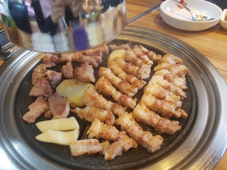 구미 인동 칼잡이남자(칼남) - 삼겹살 보다 맛있는 목살 JMT 존맛탱 : 네이버 블로그