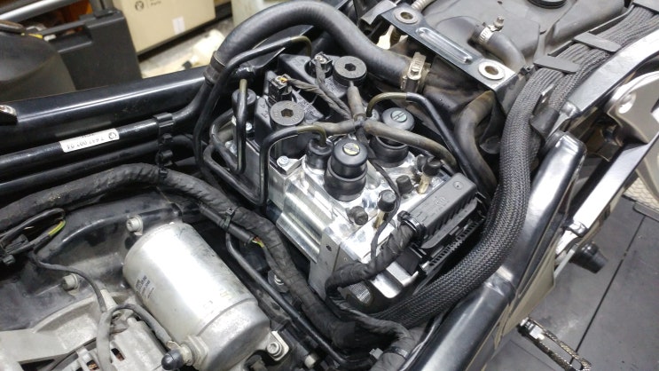 [모토라드마이스터] BMW 모토라드 K1200R ABS 모듈교환 및 트러블 작업 : 네이버 블로그