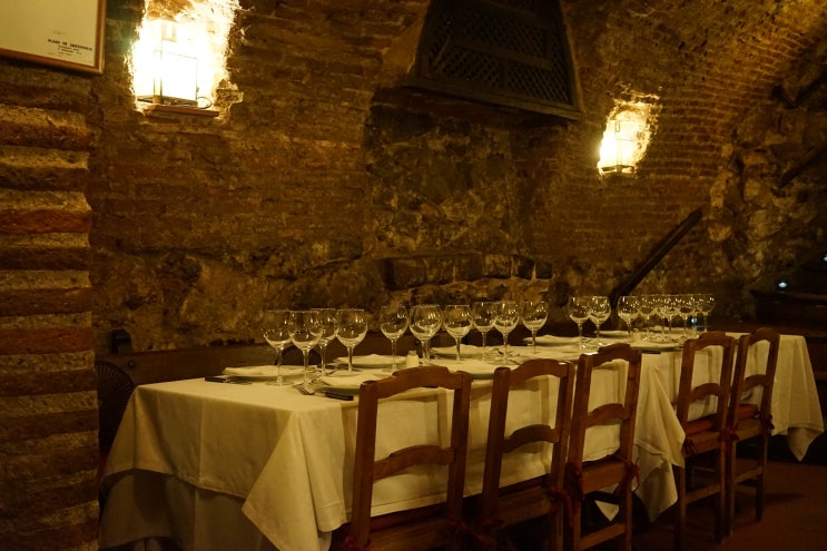 Restaurante Sobrino de Botin Horno de Asar 세계에서 가장 오래된 식당(마드리....