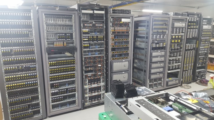 EMC, Netapp 장비 : 네이버 블로그