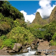 하와이에서 가장 아름다운 휴양지이자 럭셔리 리조트와 환상적인 해변을 가진 섬으로 '마우이'
