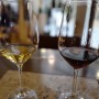 와인 구매는 물론 고급 와인을 글라스로 맛볼 수 있는 파리와인바, Legrand Filles et Fils