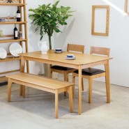 오크로 만든 4인용 원목식탁테이블
