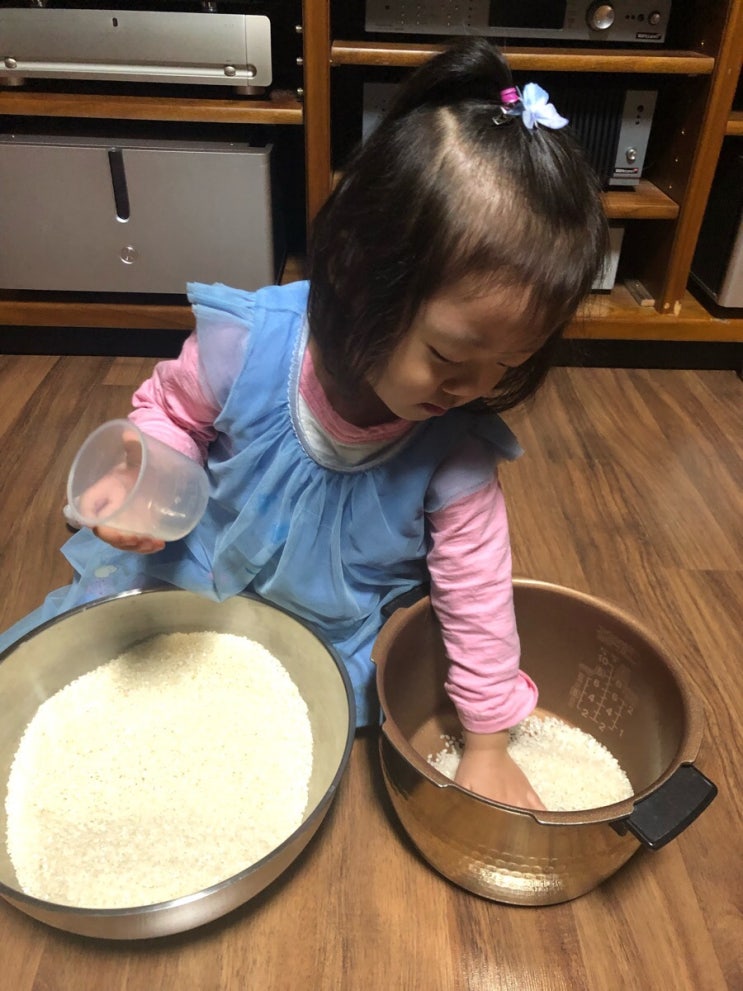 아기 영어 엄마 영어) 살림 9단 38개월 아기 wash rice 쌀 씻기 : 네이버 블로그