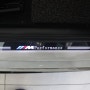 BMW G30 520d M 퍼포먼스 무빙 도어 스커프 장착입니다.