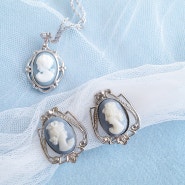 1960s Vintage Cameo Necklace & Earrings