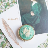 [Sold Out] 1970s Vintage Cameo pill box