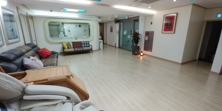 공용라운지,안마의자,신생아실유리창,로비