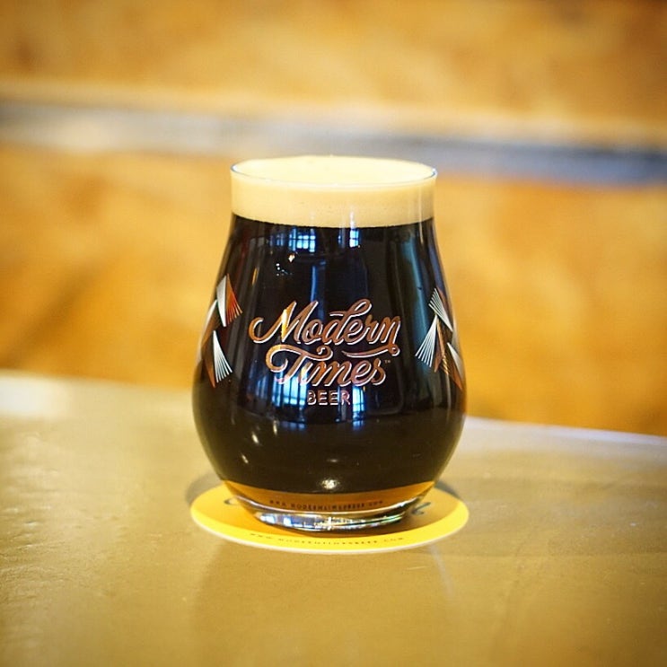 '모던 타임즈 블랙 하우스 커피 스타우트 Modern Times Black House Coffee Stout'를 생맥주로 즐겨