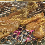 동촌유원지 농우마실에서 돼지갈비와 떡갈비를 먹어봤습니다.