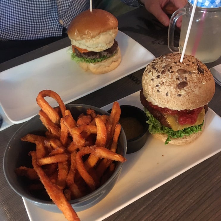 뮌헨 유기농 수제버거집 Holy Burger 홀리버거