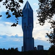 중국 상하이에 공산당이 만든 미사일 빌딩? 상해 인민광장(人民广场)의 인민공원에서 바라보는 밍티엔광창(上海明天广场), JW 메리어트 호텔 상하이 앳 투모로우 스퀘어 주소, 대중교통