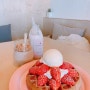 [장유카페/율하카페] 딸기가 좋아♡ '와플로아'에서 딸기와플 데이트!