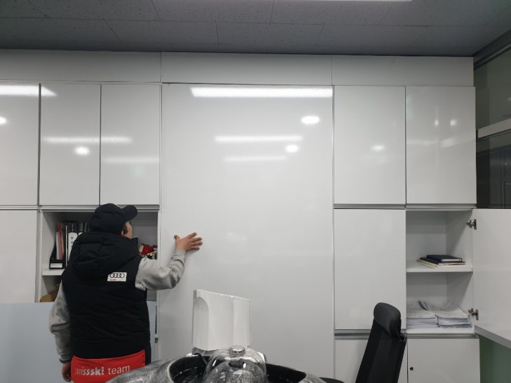 사무실 인테리어 : 실적 상황판을 설치하였습니다. 자석보드, 함석판, 자석칠판 : 네이버 블로그