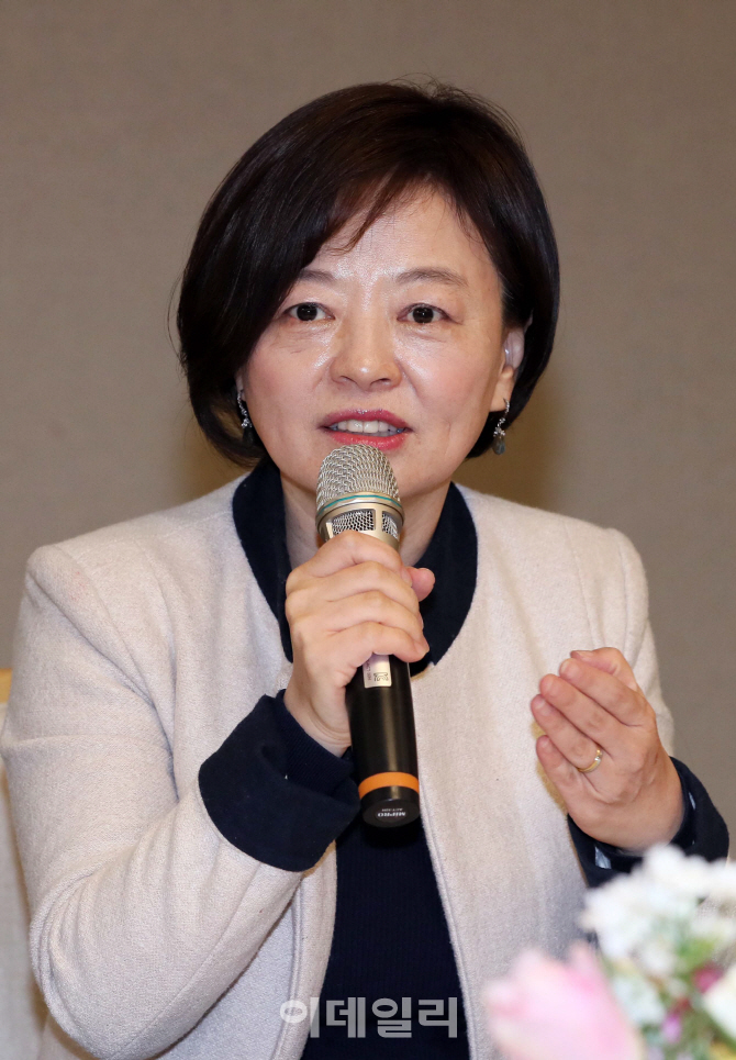 대기업 여성 임원들이 진선미 여가부 장관에게