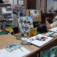 인천 서구 미술학원에 팬더곰이 나타나 [홍익힐미술]을 방문하다