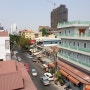 캄보디아 프놈펜에서...