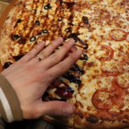 [이태원 피자] 피자 레볼루션 - 한조각이 손바닥만한 크기, 네가지 종류를 내 맘대로★