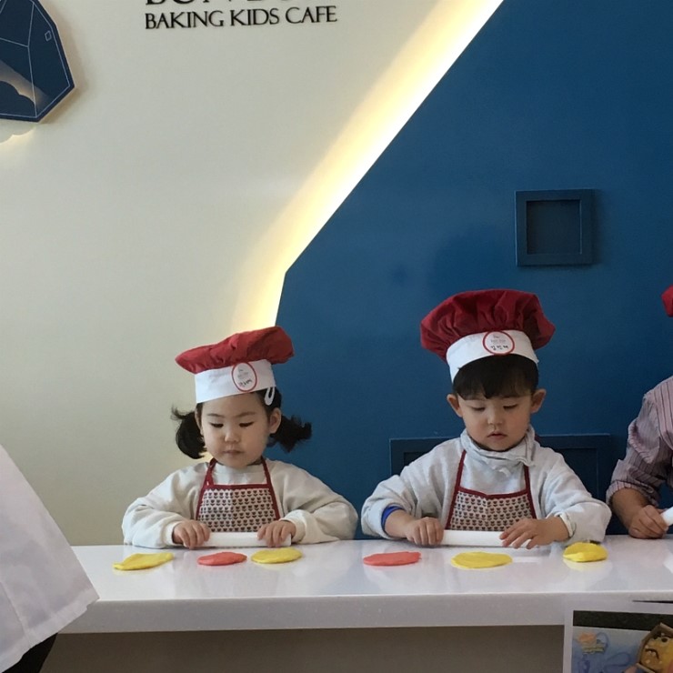 2019.03.24 베이킹 키즈 카페 " 봉봉 키즈 "에서 빵 만들기