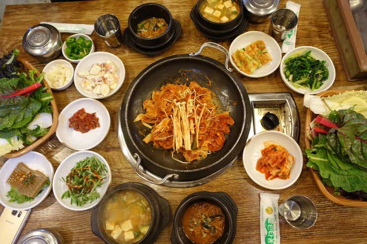 이수역 한식 맛집 '농부쌈밥' 다양한 쌈채소에 제육볶음 올려서 맛있게 냠냠 : 네이버 블로그