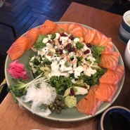 [강남역/신논현역 맛집] 생연어샐러드가 맛있는 일식당 :)