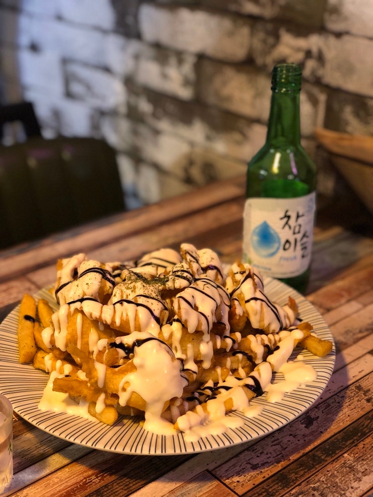 ::구리 바야바:: 돌다리 무국적 감성주점/크림새우/짜글이에 맛있는 한잔 : 네이버 블로그