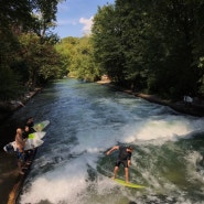 뮌헨 여행: 도심속 서핑을 즐기는 공원/ 뮌헨 영국정원