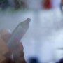 전자담배 위험성 과장?…영국 "전자담배, 최대 7만명 금연효과"