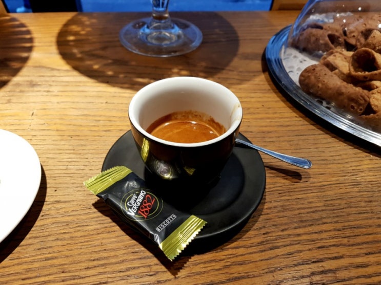 [밀라노 카페] 카페 베르냐노 1882 (Caffè Vergnano 1882) - 현지인들에게 ....