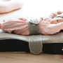 역류방지쿠션 : 밤새 누워 재워도 안전한 아기침대