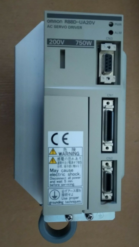 Servoazionamento Omron R88D-UA20V Usato &ndash; Driver AC In Ottime Condizioni