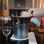 호텔 로비라운지 카페에서 와인과 빙수 즐기기