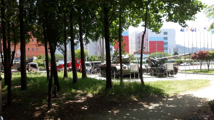 마산 삼각지 공원의 M47 패튼 전차와 155mm 롱톰 M2 평사포 - ROK Army M47 Patton Tank ...