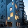 일본 소재 심플한 디자인의 창이 많은 소형주택