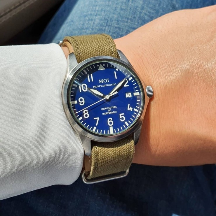 [뫼 MOI WATCH] ETA 2892A2 무브먼트 탑재 파일럿 워치 줄질 샷 : 네이버 블로그