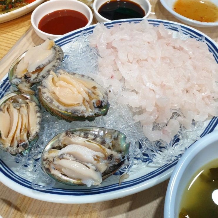 [뚱순네 이선장] 하모 맛있나? 하모! (갯장어 회 처음 먹어봄) : 네이버 블로그